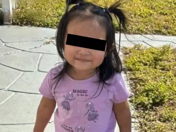 La madre recibió la noticia de la muerte de su hija mientras se encontraba laborando en un restaurante.