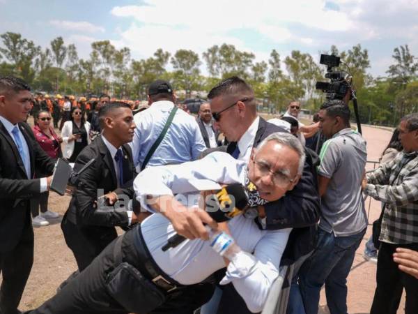 El pasado 14 de mayo de 2026, el periodista Edy Quintero, de Televicentro, fue agredido por elementos de la Guardia de Honor Presidencial durante un evento de ascensos militares en el Campo de Parada Marte, en Tegucigalpa, Honduras.