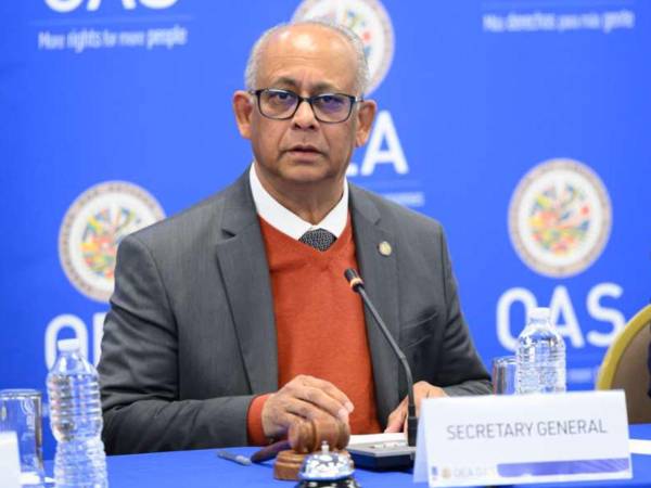 El Secretario General de la OEA llamó a todos los actores políticos en Honduras a actuar con responsabilidad y respeto por la voluntad popular.