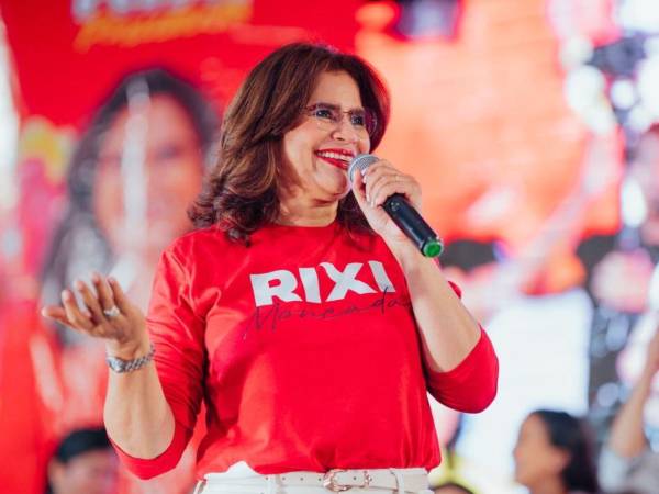 La candidata presidencial del partido Libertad y Refundación (Libre), Rixi Moncada, se presentó la noche del miércoles en el populoso barrio Cabañas de San Pedro Sula, donde expuso su propuesta de campaña de cara a las elecciones generales del 30 de noviembre.