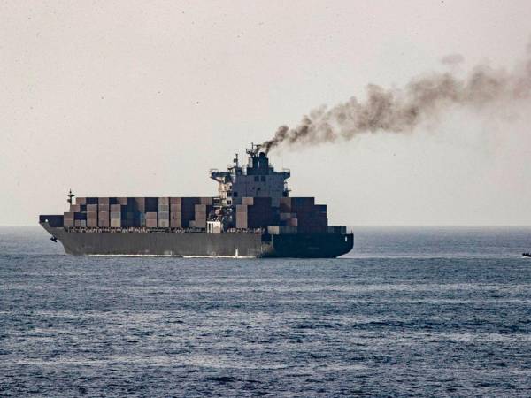 Irán reaccionó al alto el fuego de Trump diciendo que no tiene sentido, ya que Estados Unidos no está en capacidad de imponer condiciones.