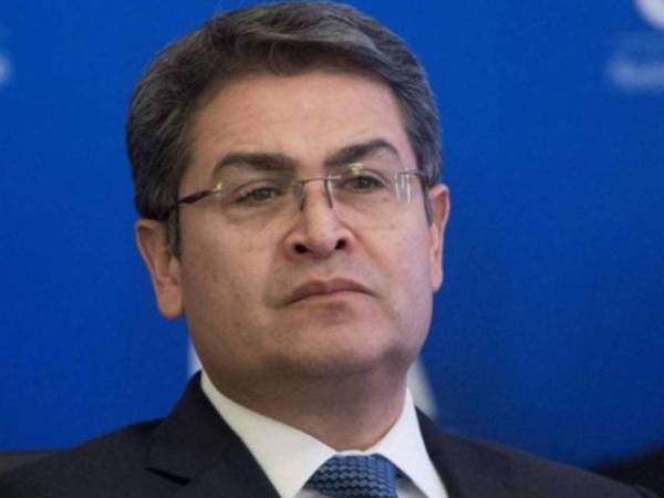 El expresidente de Honduras, Juan Orlando Hernández, envió una carta pública este miércoles en la que acusa a la izquierda radical y a narcotraficantes de haber conspirado para impedir que ganara las elecciones de 2013 y posteriormente para lograr su extradición y condena en Estados Unidos.