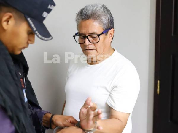 Denis Javier Erazo Cruz a su llegada ayer jueves a los juzgados sampedranos.