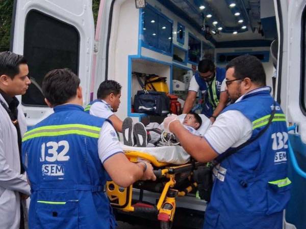 El niño hondureño Josué Nehemías Cruz, de 11 años, ya se encuentra en El Salvador, donde recibirá atención médica especializada debido a la compleja cardiopatía que padece.