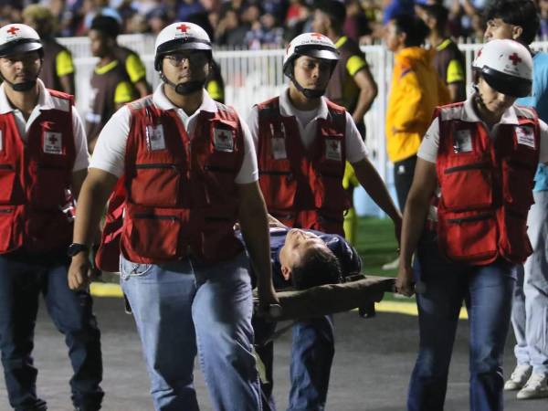 Luis Vega sale en camilla y enciende las alarmas en Motagua