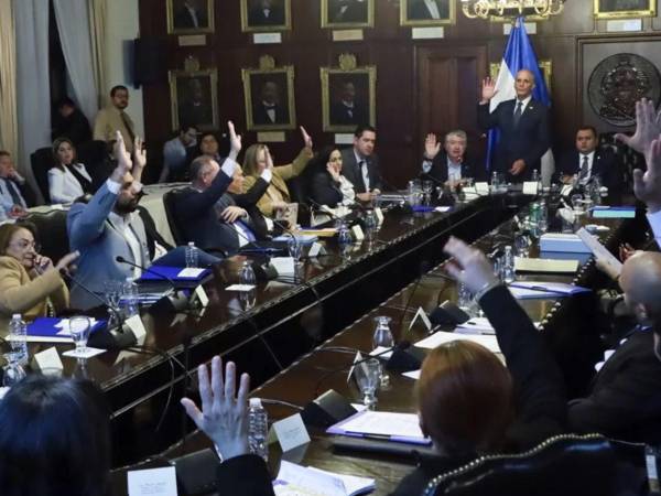 El Gobierno del presidente Nasry Asfura anunció este viernes cambios en la titularidad de tres instituciones públicas, como parte de las evaluaciones de gestión y de las medidas orientadas a fortalecer el cumplimiento de las prioridades gubernamentales.
