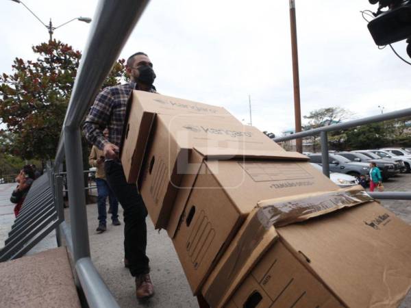 Documentos que llevó la Fiscalía este martes 10 de febrero en la continuación de la audiencia inicial en el caso de Sedesol.