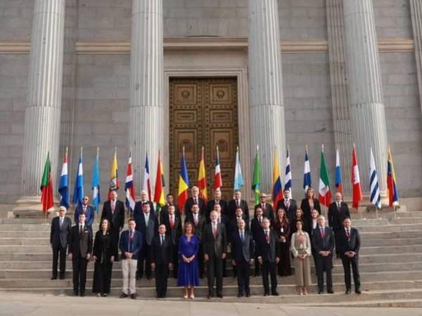El presidente del Congreso Nacional destacó la importancia del diálogo y la cooperación entre los parlamentos de la región.
