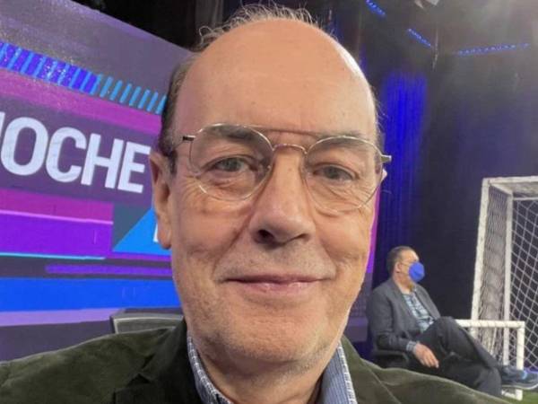 El reconocido comentarista y narrador uruguayo Julio César Núñez falleció a los 71 años tras complicaciones de salud derivadas de un derrame cerebral que sufrió semanas atrás, según confirmaron este domingo fuentes cercanas.