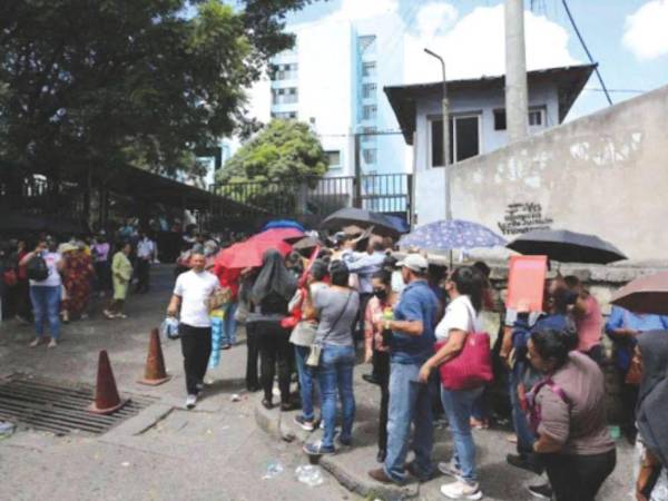 El Seguro Social modificó el horario para evitar que los pacientes lleguen desde la madrugada y permanezcan expuestos a la intemperie.
