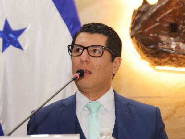 Francis Cabrera, es secretario del Congreso Nacional y representante del Partido Liberal por el departamento de Copán.