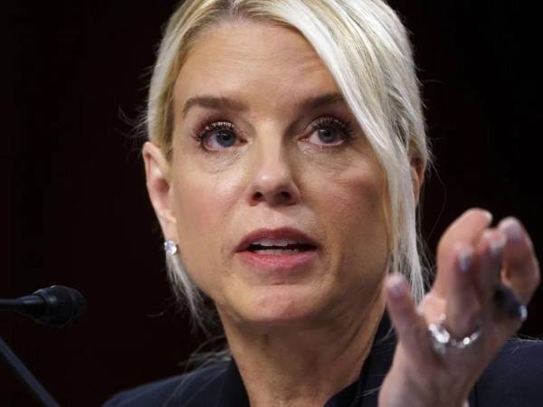 La ex fiscal general se enfrenta a las críticas por sus errores en el manejo de la investigación del caso Epstein,