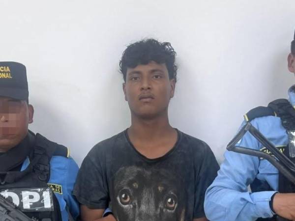 La Policía Nacional indicó que el detenido es originario y residente de El Progreso y que presuntamente forma parte de la estructura criminal pandilla 18.