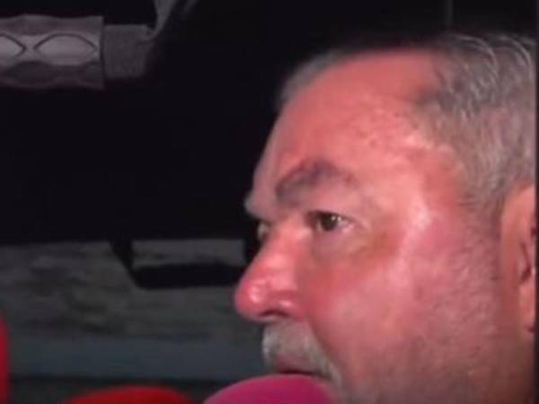 Roberto Contreras fue abordado por periodistas tras abandonar una sesión de corporación luego de que fue informado que el Ministerio Público realizaría un allanamiento en su casa.