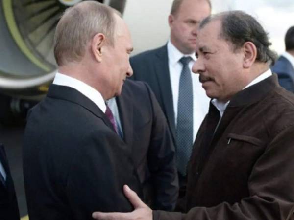 El líder opositor Félix Maradiaga cuestiona que Ortega no es aliado de Rusia, es vasallo de Rusia. Y no es la primera vez que arrastra a la patria a una aventura ajena.