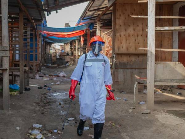 Bunia tiene casi 693,000 habitantes, entre los que hay quienes no creen del todo en este brote, el decimoséptimo que azota a la República Democrática del Congo.