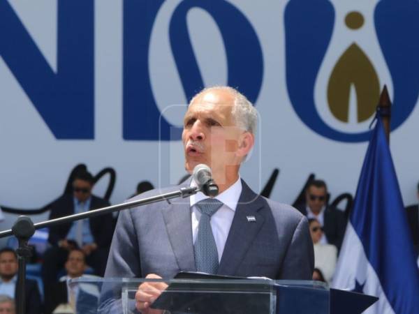El mandatario llamó a los hondureños a trabajar unidos por el desarrollo del país durante la celebración de los 205 años de Independencia.
