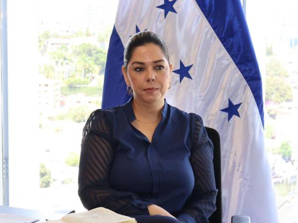 María Antonieta Mejía llamó a tomar decisiones técnicas y urgentes para frenar la crisis financiera del sector eléctrico en Honduras.