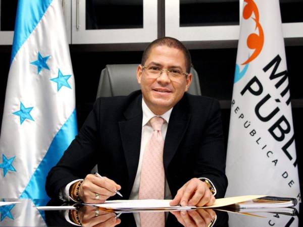 La medidas ordenadas por el fiscal interino se producen en medio del proceso de juicio político que enfrenta Johel Zelaya