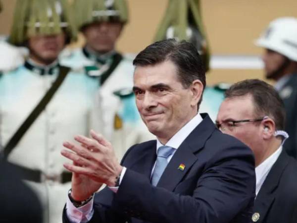 Bolivia afronta una creciente crisis social al cumplirse un mes de los bloqueos de carreteras impulsados por sectores que exigen la renuncia del presidente Rodrigo Paz.