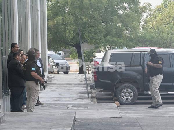 Varios empleados y exempleados del Banco Central de Honduras fueron detenidos ayer en Choluteca, Francisco Morazán y Cortés