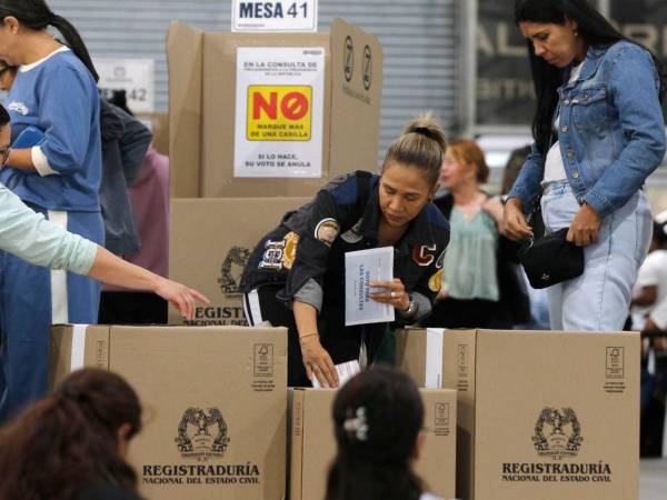 Las elecciones de Senado este domingo en Colombia transcurrieron sin incidentes y consolidaron al Pacto Histórico, de Petro (oficialismo), y al Centro Democrático, de Uribe (oposición), como las mayores fuerzas políticas de Colombia.