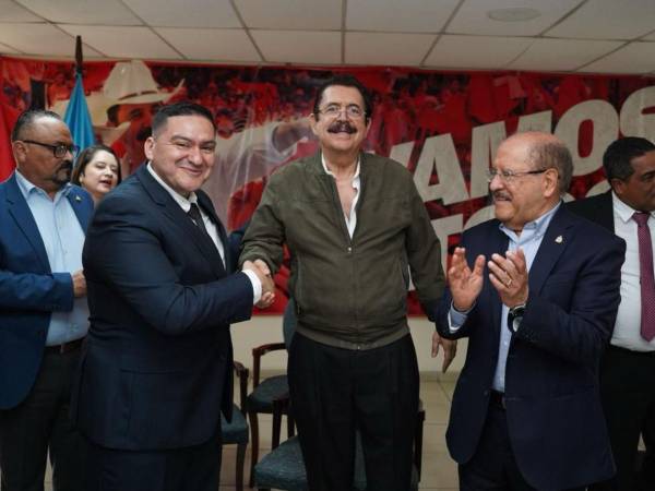 El proceso de elección contó con el acompañamiento del coordinador general del partido Libre, Manuel Zelaya.