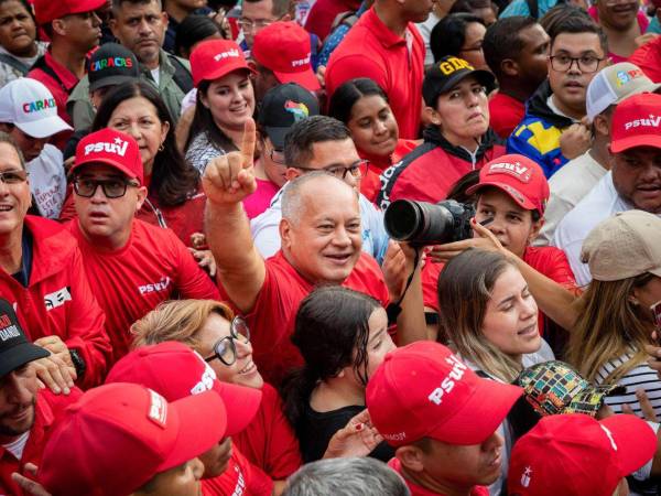 Fotografía de archivo de una marcha liderada por el vicepresidente del Partido Socialista Unido de Venezuela (PSUV), Diosdado Cabello (c), en Caracas (Venezuela).