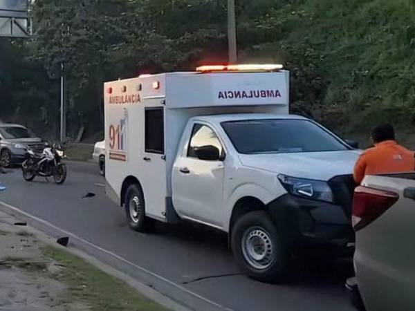 Equipos de emergencia se desplazaron hasta la escena tras recibir la alerta; pero al momento de su llegada, el joven ya no presentaba signos vitales.