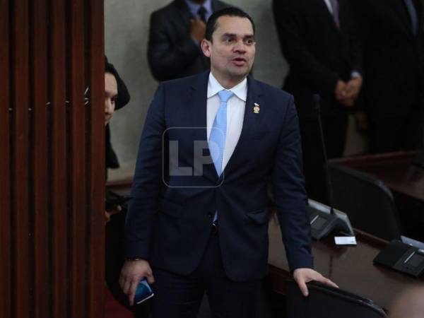 Zambrano señaló que no se puede descartar un proceso contra el fiscal general, consejero del CNE y un magistrado del TJE, pero aseguró que solo avanzará si existe mayoría calificada.