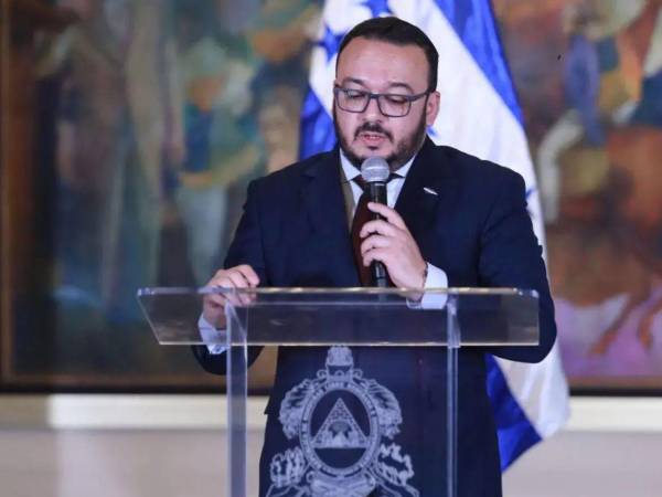 José Augusto Argueta, ministro de Comunicaciones, sostuvo que existe un diálogo abierto con los docentes y cuestionó los llamados a paralizar las actividades educativas.