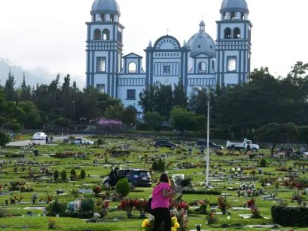 La medida tiene como objetivo permitir que los empleados públicos puedan conmemorar esta fecha y dedicar tiempo a recordar a sus familiares y seres queridos que han fallecido.