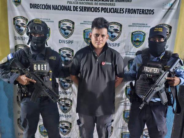 A este individuo se le supone responsable del delito de tráfico ilícito de droga.