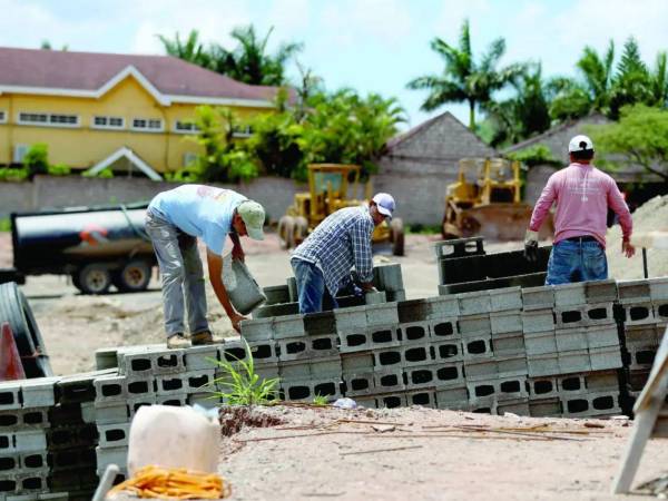 Las personas que no tienen vivienda pueden acercarse a las instituciones financieras intermediarias para que consulten por los fondos Banhprovi.