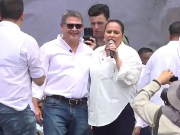 El expresidente Juan Orlando Hernández da su primer discurso en suelo hondureño tras su regreso al país este domingo 26 de julio de 2026.