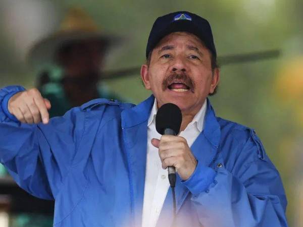 Daniel Ortega es el hombre que ha ostentado más tiempo el poder en Nicaragua, con 30 años. Coordinó una Junta de Gobierno de 1979 a 1985, y presidió por primera vez el país de 1985 a 1990.