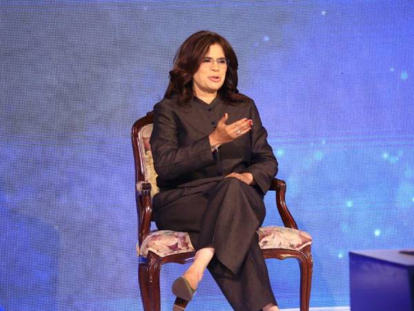 Rixi Moncada, candidata presidencial de Libre, participa en el conversatorio De Frente de la USAP.