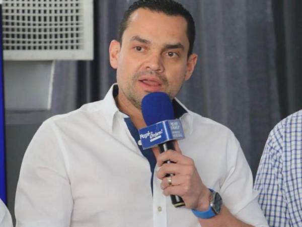 Zambrano solicitó a los sectores que esperan la aprobación de algunos dictámenes que aguarden cuando asuma el nuevo Congreso Nacional el 25 de enero de 2026.