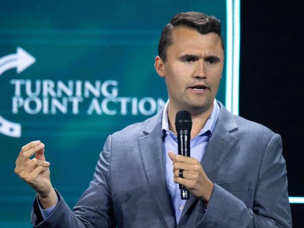 Fotografía de archivo del 26 de julio de 2024 del comentarista y activista conservador Charlie Kirk durante un evento en West Palm Beach (Estados Unidos).