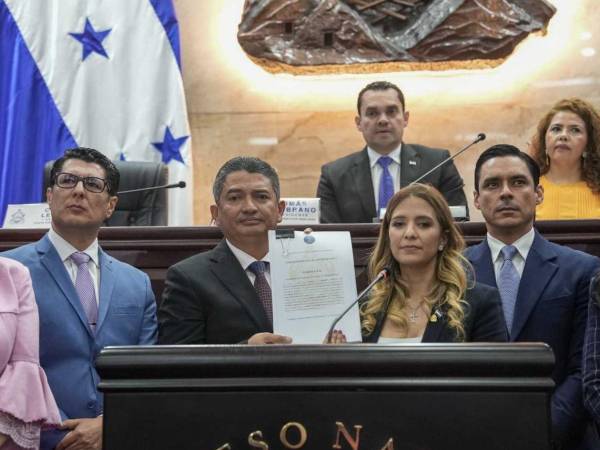 El informe concluye que incurrieron en faltas graves, negligencia e incumplimiento de la Constitución, y pide su separación definitiva de los cargos.