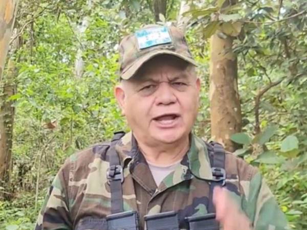 Romeo Vásquez Velásquez, desde la clandestinidad, publica videos cuestionando al actual Gobierno de Xiomara Castro.