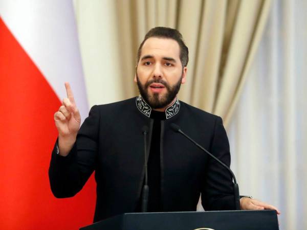 El Salvador informó, en un comunicado, que Bukele y el primer ministro haitiano también hablaron sobre la permanencia de la misión que El Salvador mantiene en Haití.