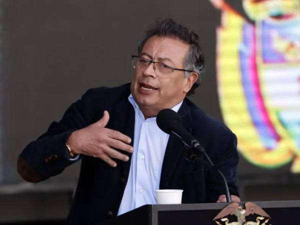 El mandatario colombiano insistió en que la primera dama no deriva ingresos públicos.