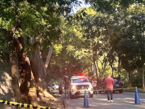 Escena donde fue encontrado sin vida el cuerpo de una persona en la colonia Zerón de San Pedro Sula.