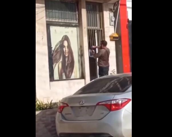 ¿Quién es Christian Rowe, el periodista al que un correligionario de Libre le cerró el canal?