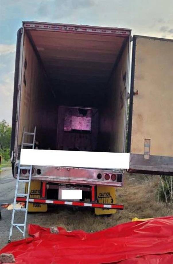 Las autoridades estadounidenses han informado de la captura de tres hombres como presuntos responsables de esta tragedia, la mayor que ha involucrado a migrantes sin papeles en Estados Unidos.