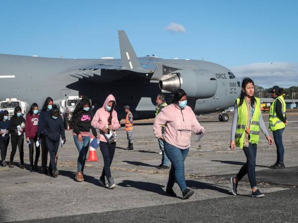 Fotografía de archivo de migrantes guatemaltecos deportados de Estados Unidos.