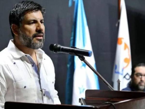 En un hecho sin precedentes desde la creación de la figura en 2013, la Comisión Especial del Congreso Nacional citó formalmente al suspendido fiscal general, Johel Zelaya, para comparecer en audiencia pública este martes 24 de marzo a las 2:00 de la tarde.