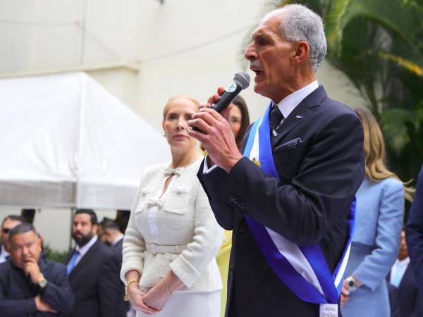 El presidente de Honduras, Nasry ‘Tito’ Asfura, habla luego de su investidura ayer martes, en Tegucigalpa (Honduras). EFE