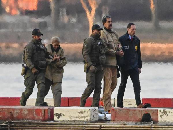 Maduro y su esposa fueron trasladados bajo estrictas medidas de seguridad. EFE